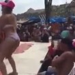 Balla twerking in vacanza, professoressa licenziata