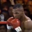 VIDEO YOUTUBE Tyson sul ring nel 1995, spunta smartphone 03