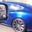 Auto che vanno da sole. Nella Tesla l'autista dorme2