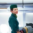 Alitalia, nuove divise il verde lascia il posto al rosso6