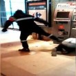 Francia, agente sicurezza picchia barbone inerme 8