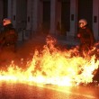 Grecia taglia pensioni, scontri FOTO austerity per aiuti 3