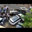 Jaguar blocca parcheggio: suv la sposta colpendola4