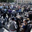 Roma: polizia carica con idranti manifestanti per casa5