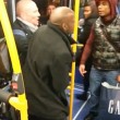 Uomo picchiato su bus Sei razzista6