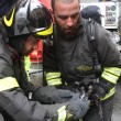 VIDEO YOUTUBE Incendio in casa, vigili rianimano gattino3