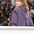 Lily Rose Depp piange braccata da paparazzi16