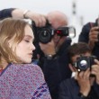 Lily Rose Depp piange braccata da paparazzi19