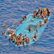 Migranti, nuova tragedia al largo Libia: si temono 80 morti01