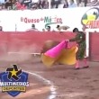 Toro incorna matador e lo lancia in aria5