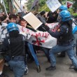 YOUTUBE Salvini a Bologna, polizia carica antagonisti2