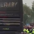 YOUTUBE West Ham: tifosi assaltano pullman Manchester United