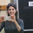 Raggi assediata da fotografi1