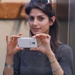 Raggi assediata da fotografi7