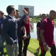 Ronaldo nervoso, lancia il microfono nel lago5