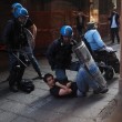 Salvini a Bologna, scontri centri sociali polizia 08