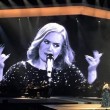 YOUTUBE Adele a Verona sgrida la fan: "Smetti di filmare"