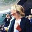 VIDEO Alessia Marcuzzi si scatena al concerto dei Coldplay a Londra 3