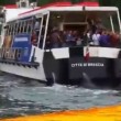 VIDEO Passerella di Christo, battello la sfiora: "Allontanatevi" 3