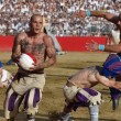 Calcio storico: muscoli, botte e terra. FOTO e VIDEO