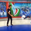 VIDEO YOUTUBE Diletta Leotta palleggia in studio, Del Piero invece...