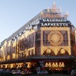 Parigi, militare dell'Antiterrorismo si spara a Galeries Lafayette