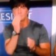 VIDEO YOUTUBE Joachim Loew si gratta dietro e poi annusa