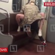 YOUTUBE Sesso in metropolitana: coppia filmata dai passeggeri