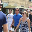 Arnold Schwarzenegger "raddrizza" la Torre di Pisa FOTO4