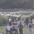 Londra: gavettoni al parco, mega rissa: poliziotto acoltellato3