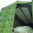 YOUTUBE Airlander 10, aereo più grande al mondo che sembra un dirigibile 3