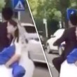 Sposini in viaggio di nozze: scooter salta su dosso e lei4