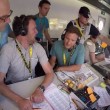 Tour de France, ai telecronisti della Bbc crolla la scrivania2