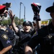 Cleveland, tensioni fuori sede convention: arresti e 2 poliziotti feriti01