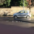 Roma, voragine in strada: sott'acqua via vicino a San Pietro