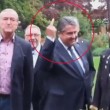 YOUTUBE Germania: vicecancelliere Gabriel, dito medio a neonazi3
