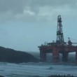 Piattaforma petrolifera sradicata dalla tempesta3
