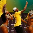 YOUTUBE Rio 2016: Usain Bolt, "trenino" con ballerine samba