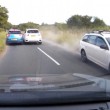 Sorpasso folle: sfiora frontale e quasi schiaccia altra auto
