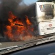 YOUTUBE Autostrada A1: bus in fiamme e incidente, traffico in tilt24