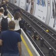 Metro Londra: salva uomo su binari. Caccia all'eroe misterioso4