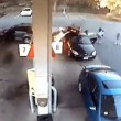 VIDEO YOUTUBE Incidente al distributore di benzina: madre salva i figli 4