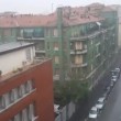 Maltempo: bomba d'acqua a Milano, tromba d'aria scoperchia asilo a Pisa VIDEO