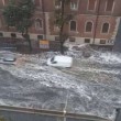 Roma, bomba d'acqua paralizza città: metro in tilt, strade allagate...09