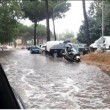 Roma, bomba d'acqua paralizza città: metro in tilt, strade allagate...08