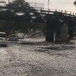 Roma, bomba d'acqua paralizza città: metro in tilt, strade allagate...06