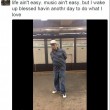 Canta "unchained Melody" nella metro di New York3