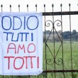 Francesco Totti, striscione su gru a Trigoria 10