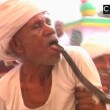 India, si fa mordere sulla lingua da un cobra per sballarsi 4