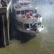 Londra, nave turistica finisce contro molo2